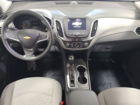 Used 2019 Chevrolet Equinox LS w/ LS Convenience Package FWD image 2