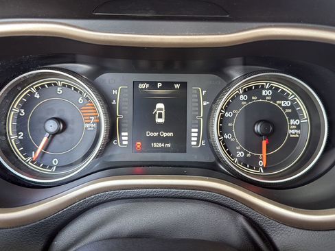 Used 2016 Jeep Cherokee Sport image 19