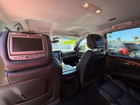 Used 2019 Cadillac Escalade ESV 4WD image 20