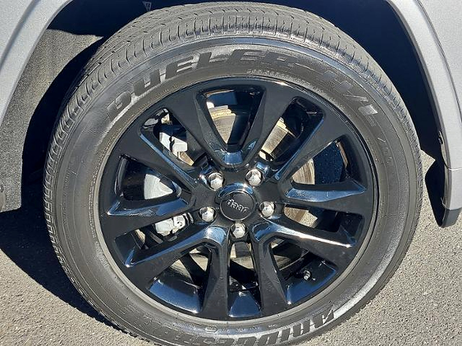 Used 2018 Jeep Grand Cherokee Altitude AWD/4WD image 8