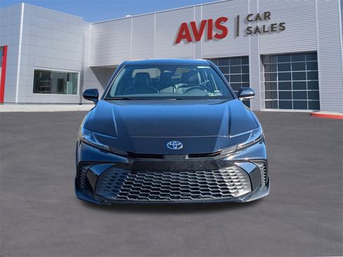 Used 2025 Toyota Camry SE image 10