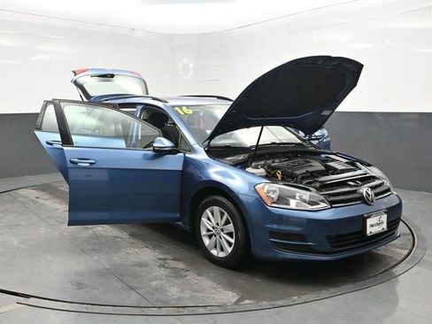 Used 2016 Volkswagen Golf S FWD image 40