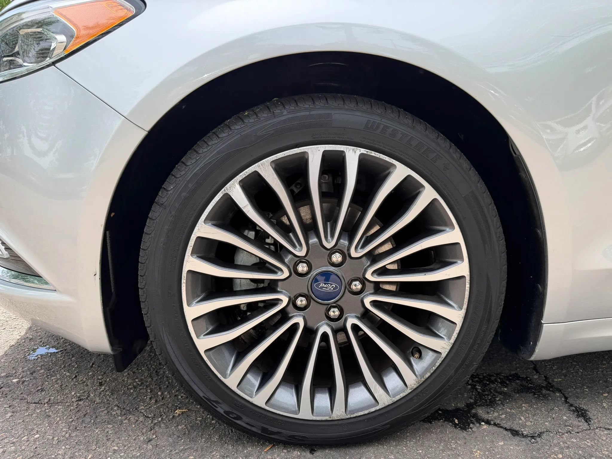 Used 2018 Ford Fusion Titanium AWD/4WD image 32
