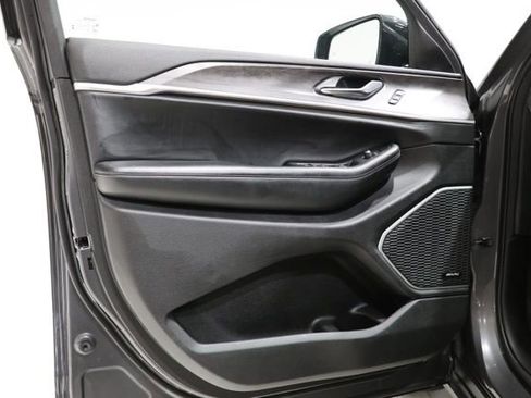 Used 2022 Jeep Grand Cherokee L Limited image 18