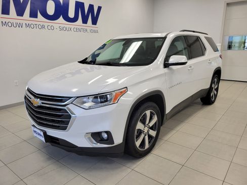 Used 2019 Chevrolet Traverse LT w/ LT Premium Package image 2