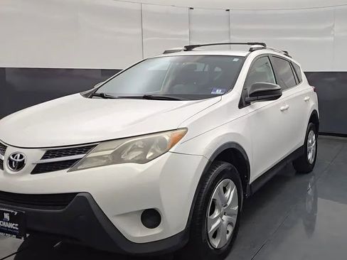 Used 2013 Toyota RAV4 LE AWD/4WD image 9