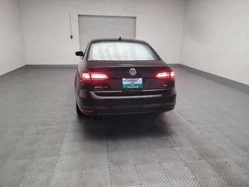 Used 2017 Volkswagen Jetta SE FWD image 6