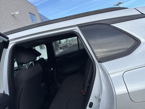 Used 2022 Toyota Corolla Cross LE image 6