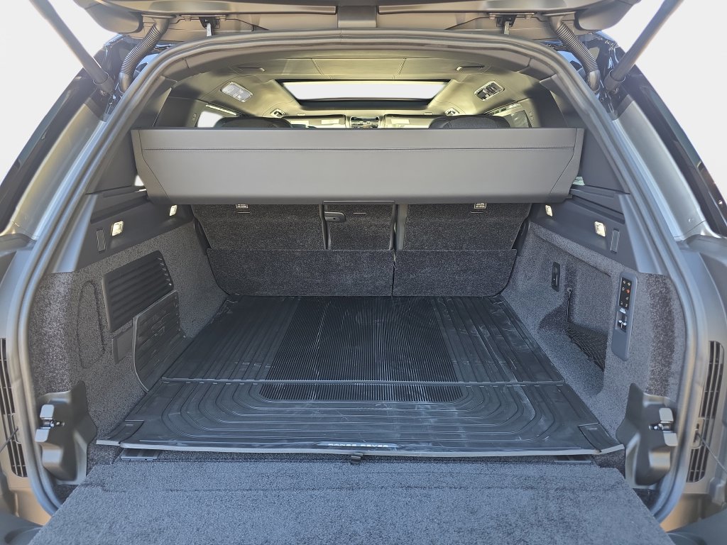 New 2026 Land Rover Range Rover SV AWD/4WD image 12