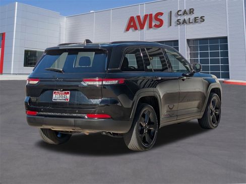 Used 2023 Jeep Grand Cherokee Altitude image 6