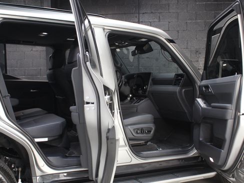 Used 2025 Lexus GX 550 w/ Cold Area Package AWD/4WD image 30