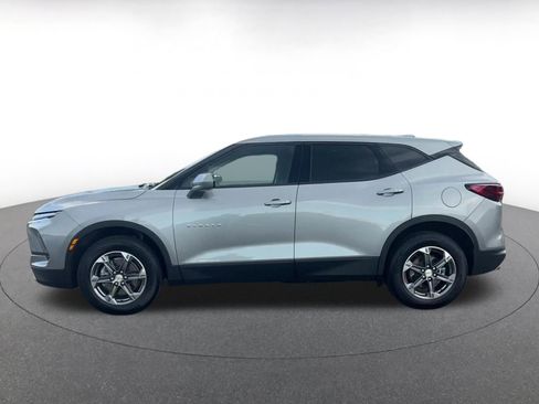 Used 2025 Chevrolet Blazer LT FWD image 9