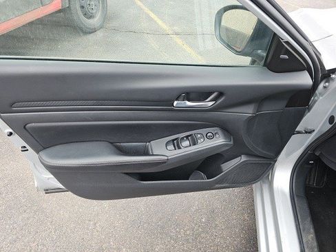 Used 2024 Nissan Altima 2.5 SV image 20