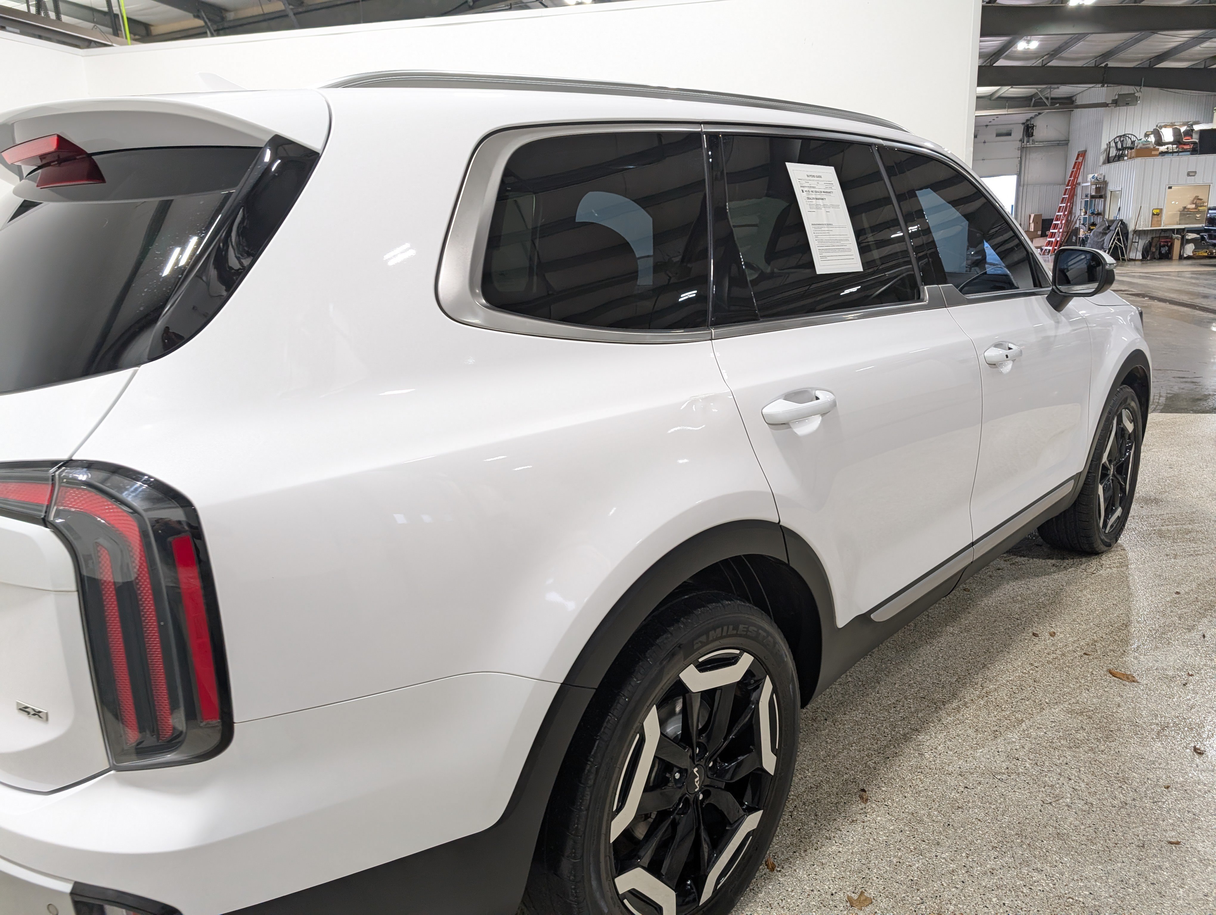 Used 2024 Kia Telluride EX w/ EX Captain's Chair Package AWD/4WD image 3