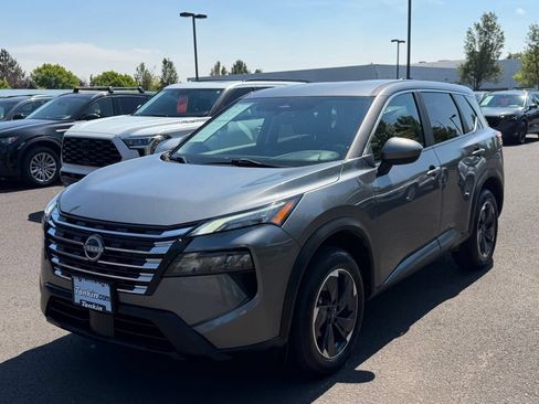 Used 2024 Nissan Rogue SV AWD/4WD image 4