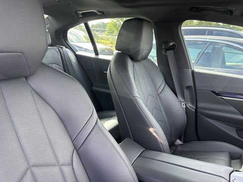 Used 2024 BMW i5 eDrive40i w/ Convenience Package RWD image 35