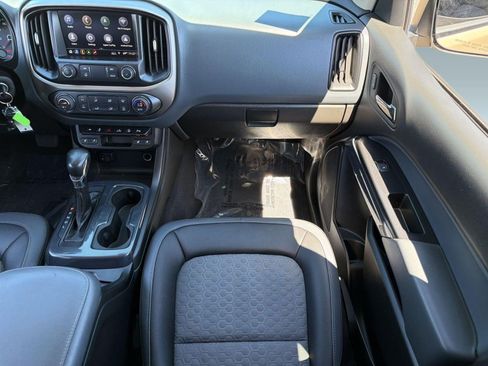 Used 2022 Chevrolet Colorado Z71 AWD/4WD image 27