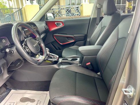 Used 2025 Kia Soul GT-Line image 11