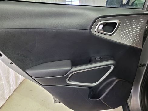 Used 2023 Kia Soul LX w/ LX Technology Package image 36
