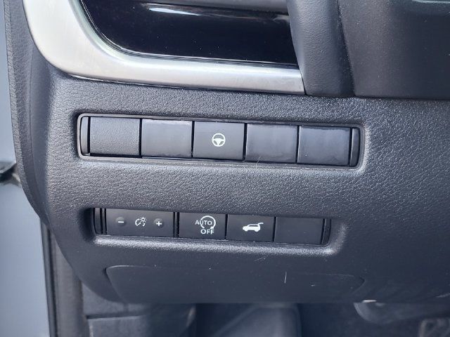 Used 2025 Nissan Rogue SV AWD/4WD image 13