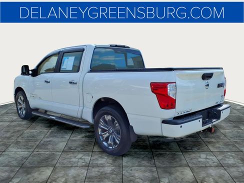 Used 2019 Nissan Titan SV w/ SV Convenience Package AWD/4WD image 5
