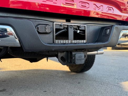 Used 2016 Toyota Tacoma TRD Sport image 94