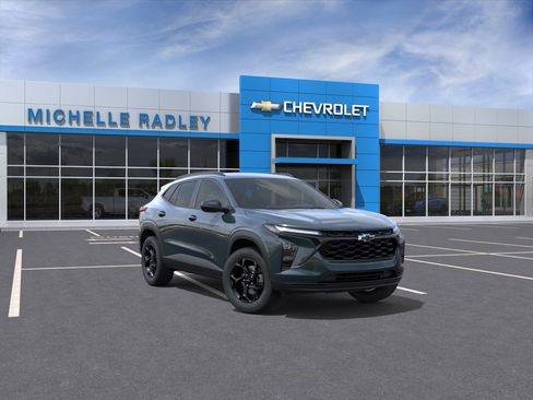 New 2026 Chevrolet Trax LT w/ Driver Confidence Package FWD image 1