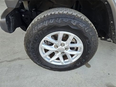 Used 2023 Jeep Gladiator Sport image 24