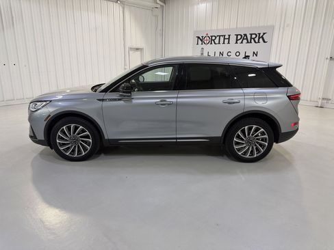 Used 2023 Lincoln Corsair Reserve w/ Equipment Group 201A FWD image 2