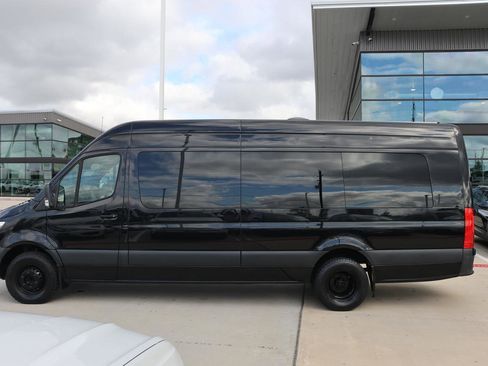 Used 2020 Mercedes-Benz Sprinter 3500 image 2
