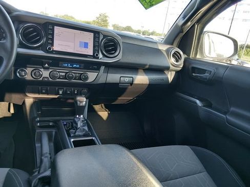 Used 2022 Toyota Tacoma TRD Off-Road AWD/4WD image 11
