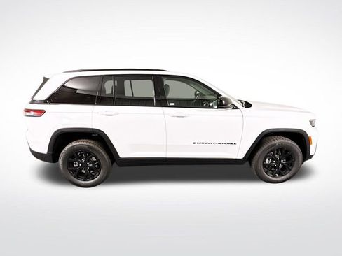 New 2025 Jeep Grand Cherokee Laredo image 8