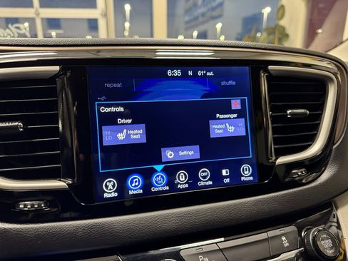 Used 2017 Chrysler Pacifica Touring-L w/ Tire & Wheel Group image 23