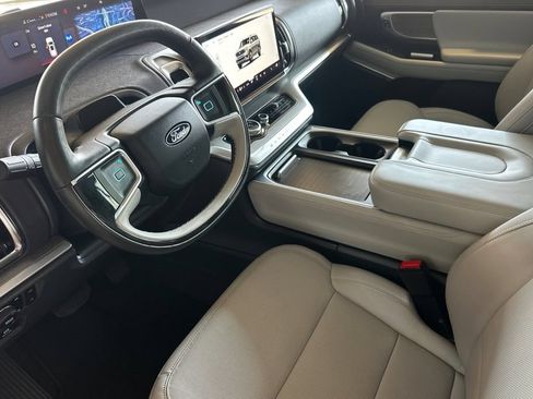 Used 2025 Ford Expedition Max Platinum w/ Driver's Package AWD/4WD image 12