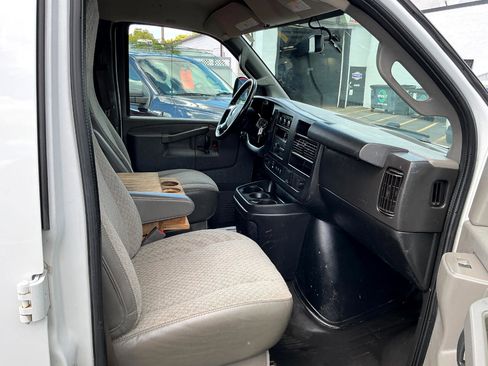 Used 2019 Chevrolet Express 3500 w/ Driver Convenience Package image 20