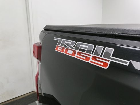 Used 2021 Chevrolet Silverado 1500 LT Trail Boss w/ Convenience Package II AWD/4WD image 8