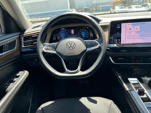 Certified 2024 Volkswagen Atlas SE AWD/4WD image 17