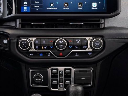 Used 2024 Jeep Wrangler Unlimited Sahara image 20