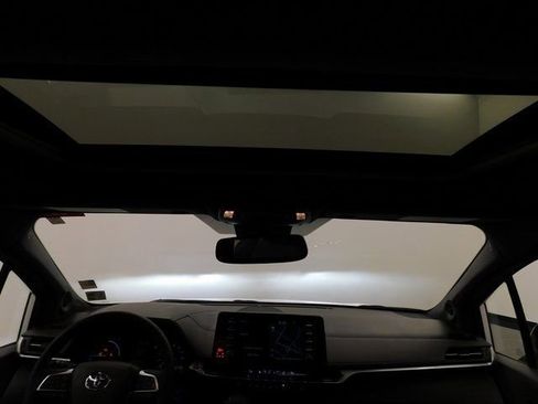 Used 2023 Toyota Sienna XSE image 33