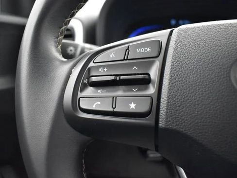 Used 2024 Hyundai Venue Limited image 25