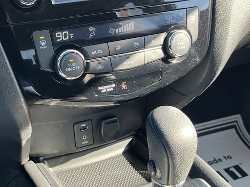 Used 2014 Nissan Rogue SL image 28