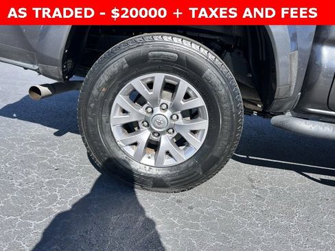 Used 2017 Toyota Tacoma TRD Sport image 7