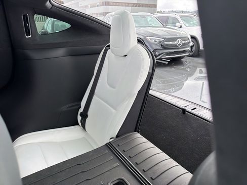 Used 2024 Tesla Model X image 8
