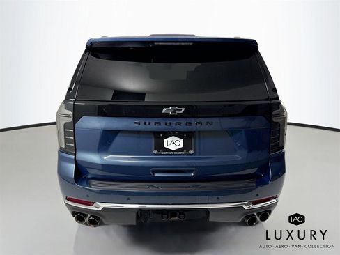 Used 2025 Chevrolet Suburban Premier image 7