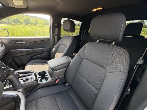 Used 2024 Chevrolet Colorado LT w/ LT Convenience Package AWD/4WD image 31