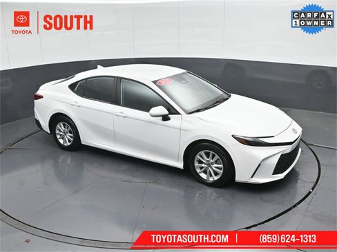Used 2025 Toyota Camry LE image 42