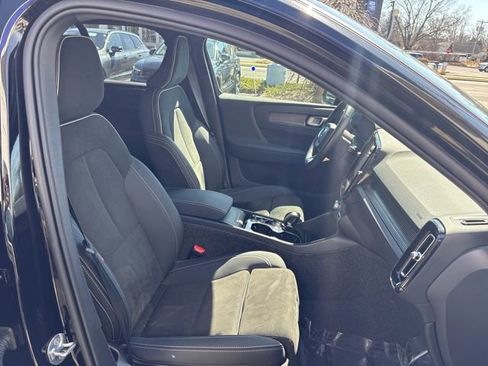 Used 2025 Volvo XC40 B5 Plus AWD/4WD image 15