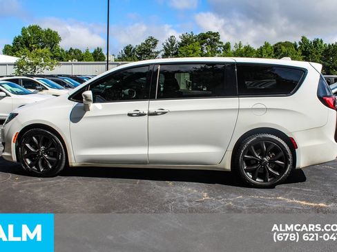 Used 2019 Chrysler Pacifica Touring Plus w/ S Appearance Package FWD image 6