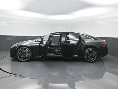 Used 2022 Mercedes-Benz EQS 450+ Sedan image 33