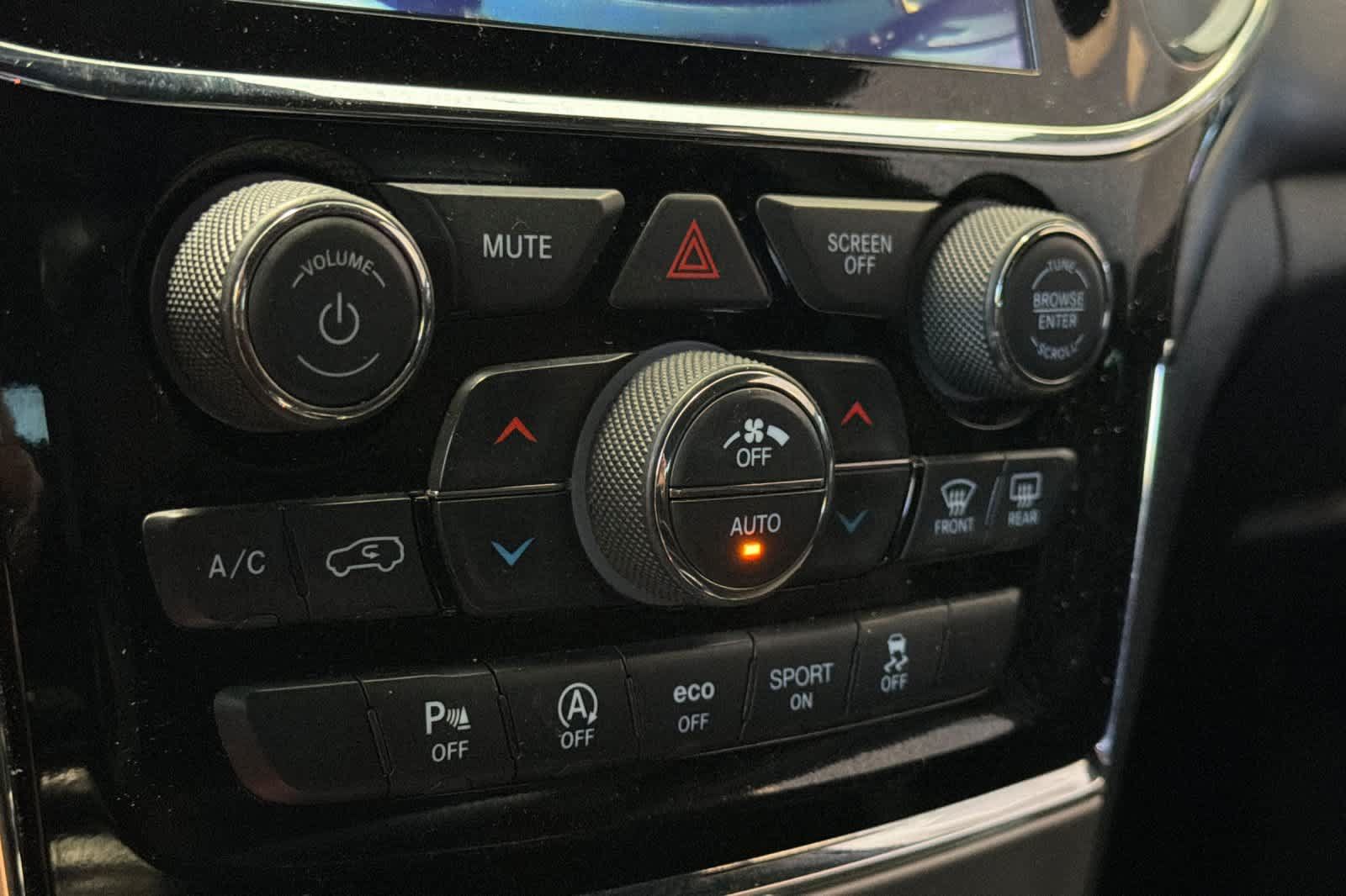 Used 2020 Jeep Grand Cherokee Altitude AWD/4WD image 22